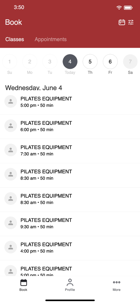 Red Zen Pilates 앱 화면에 장비 필라테스 수업의 일일 수업 스케줄 표시
