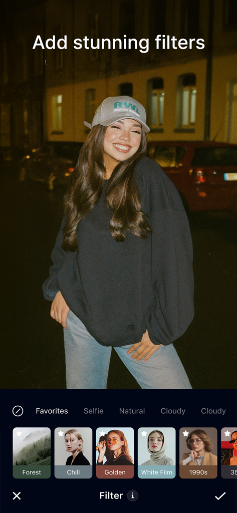 GlowUp 사진 편집기 인터페이스에 야간 셀카에 대한 미적 필터가 표시됨