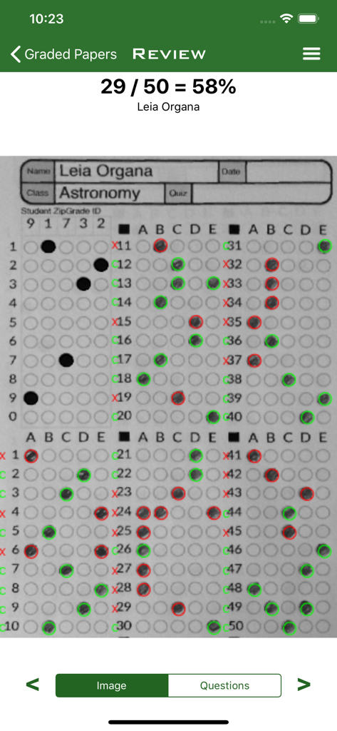 Una hoja de respuestas de examen de astronomía calificada en la aplicación ZipGrade que muestra una puntuación del cincuenta y ocho por ciento