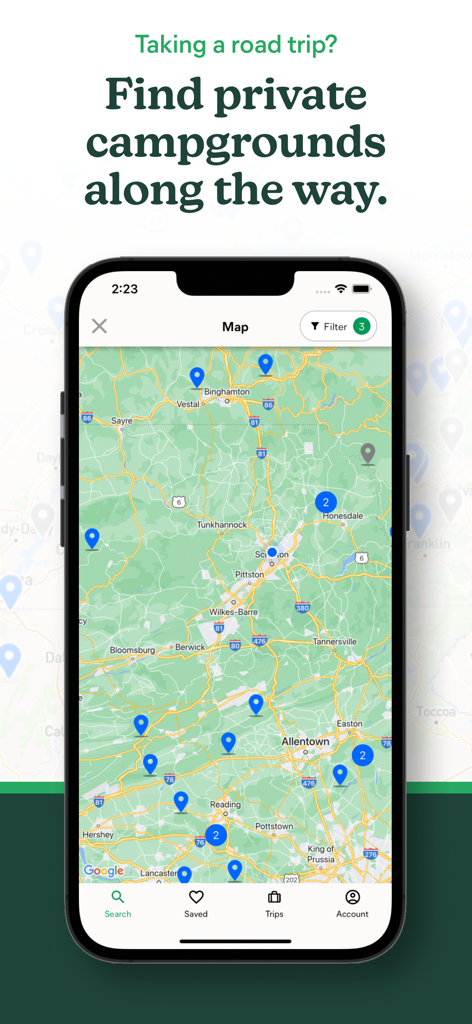 Campspot | RV Camping - Interfaz de la aplicación Campspot que muestra un mapa con pines para campamentos privados a lo largo de una ruta de viaje por carretera