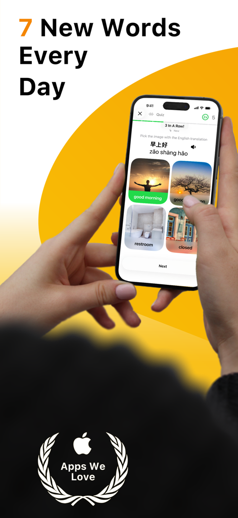 Learn Chinese with LENGOアプリを使用して、視覚的なクイズで毎日の語彙を練習している人の様子