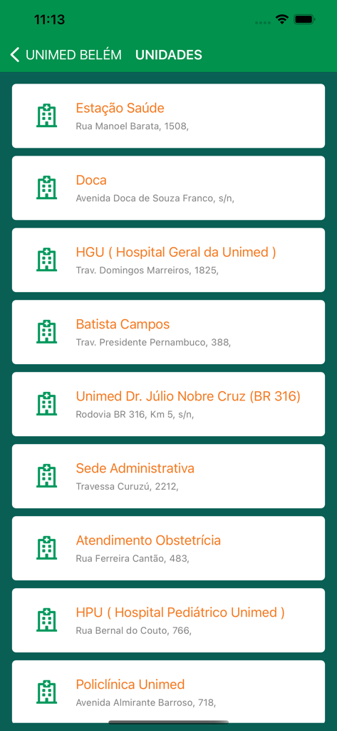 Pantalla de aplicación móvil que muestra una lista de unidades médicas y direcciones clínicas de Unimed Belem.
