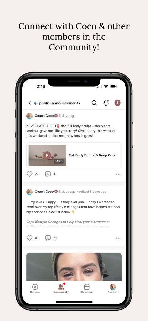 Fit with Coco - Fit with Coco App-Community-Oberfläche, die öffentliche Ankündigungen und Trainingsbenachrichtigungen von Coach Coco anzeigt