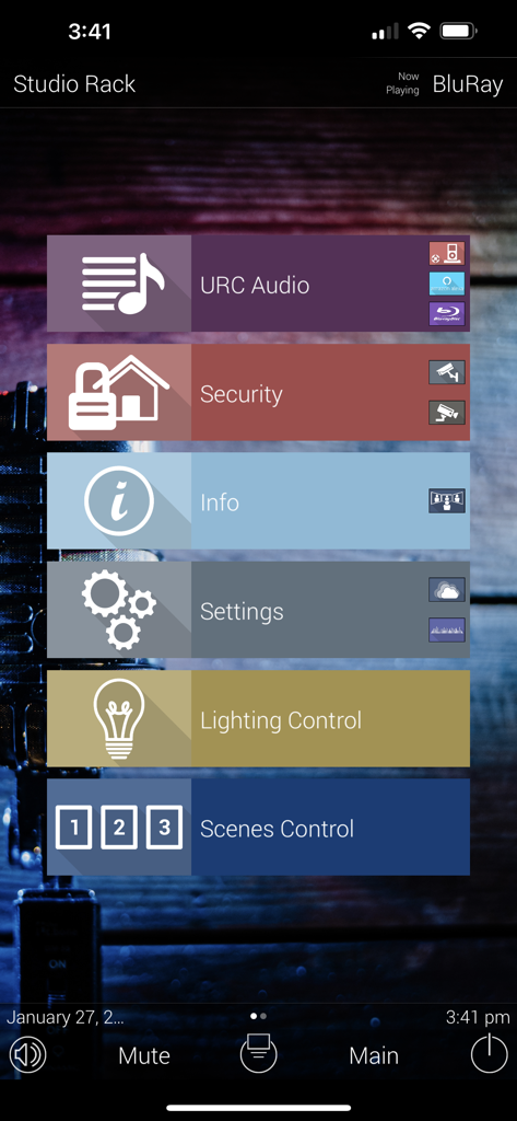 Painel de automação residencial URC Mobile 2.5 com opções de menu para segurança, iluminação e controles de áudio