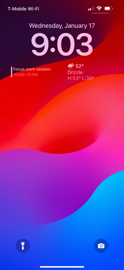 iPhoneのロック画面。スケジュールされたフォーカスワークセッションを表示するNotion Calendarウィジェットが表示されています。