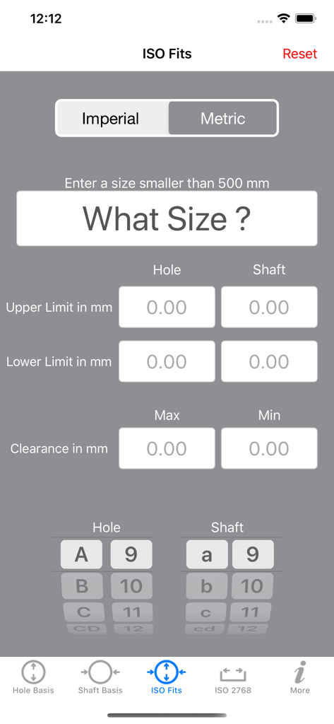 ISO Tolerance - ISO-Passungsrechner-Bildschirm mit Toleranzgrenzen und Spielwerten für den Maschinenbau