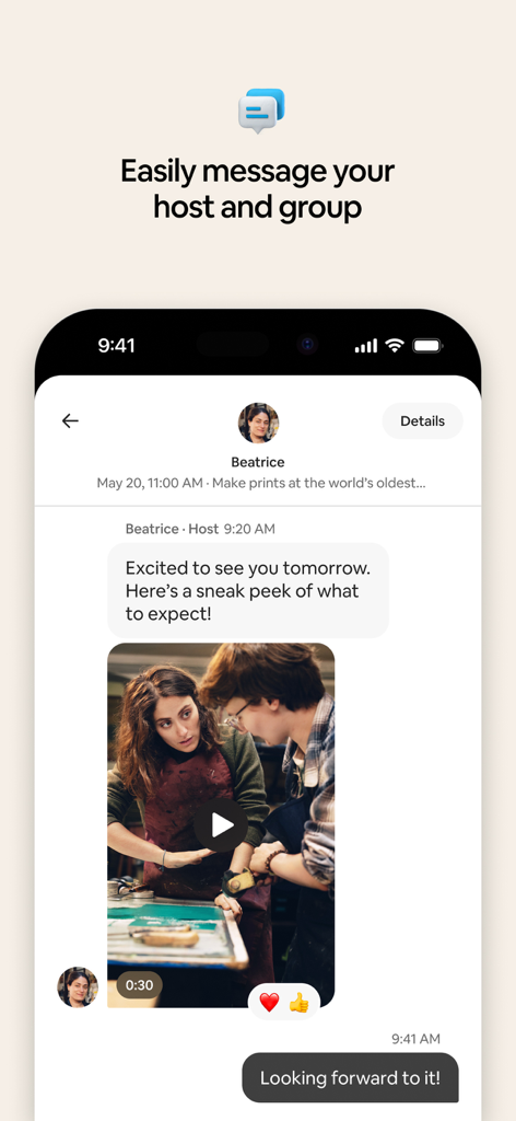 Tela do smartphone exibindo o recurso de mensagens no aplicativo do Airbnb com um chat entre um anfitrião e um hóspede.