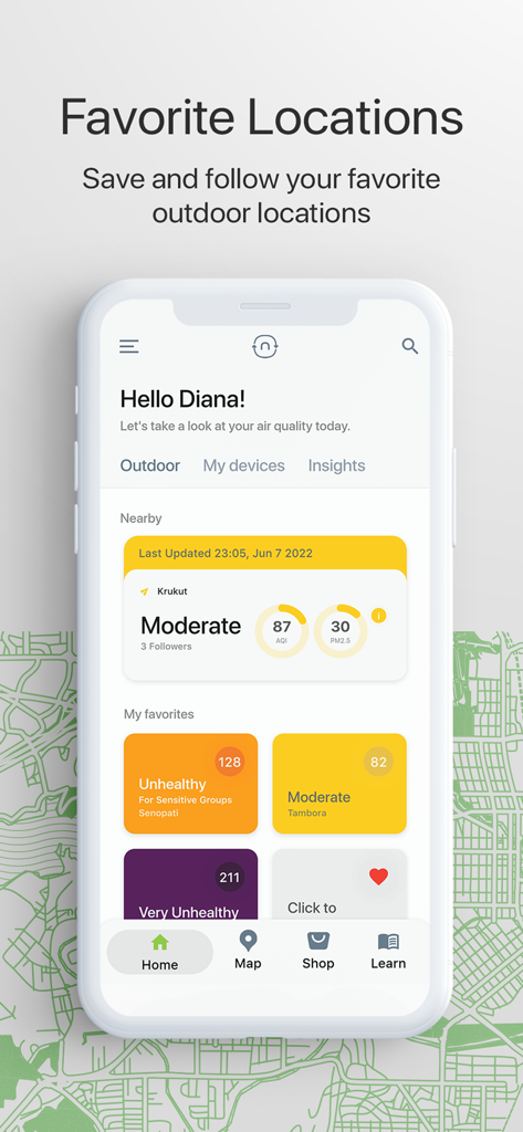 Panel de la aplicación Nafas Indonesia que muestra los niveles de calidad del aire en tiempo real para ubicaciones guardadas.