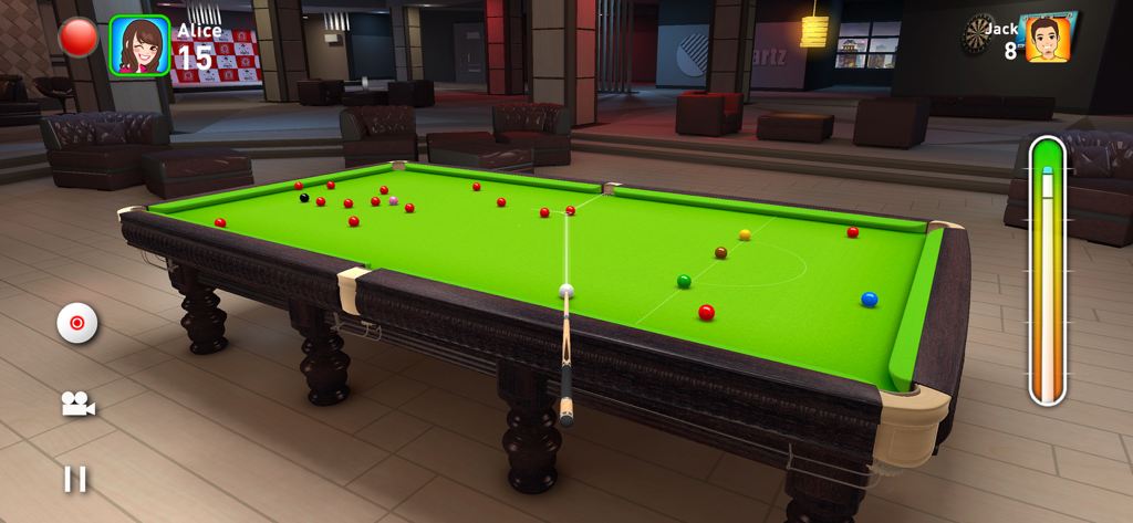 Jugabilidad de Real Snooker 3D mostrando un taco de billar apuntando a la bola blanca en una mesa verde