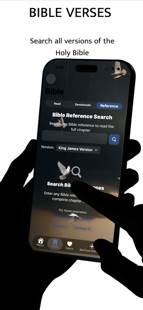 Holy Bible .. - Ein Smartphone, das die Referenzsuchoberfläche der Heiligen Bibel App mit einer Suchleiste und einem Versionswähler zeigt.