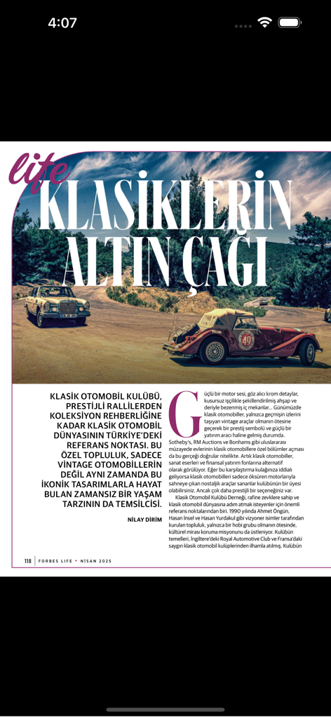Un artículo de revista de lujo de Forbes Turkiye sobre coches clásicos de época y un estilo de vida de prestigio