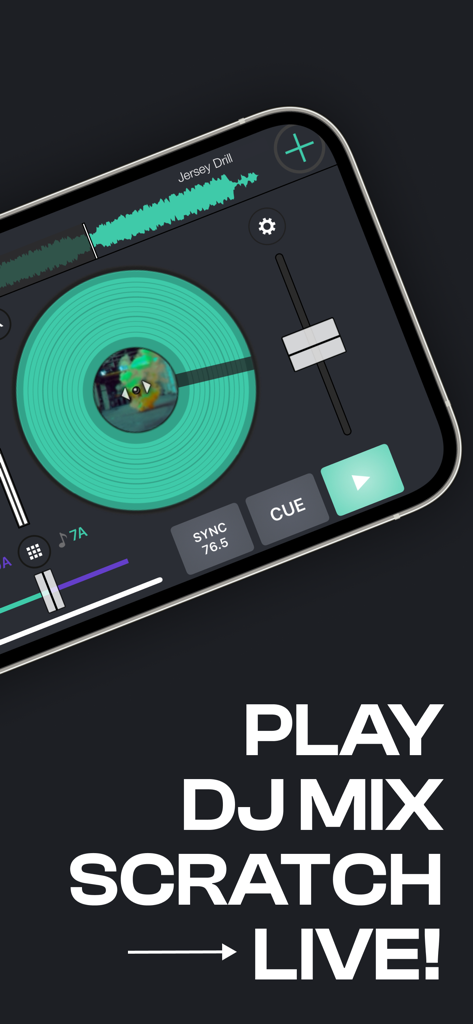 Cross DJ Pro - Mix & Remix - L'interface de l'application mobile Cross DJ Pro comprend une platine virtuelle verte et un affichage de la forme d'onde pour le mixage en direct.