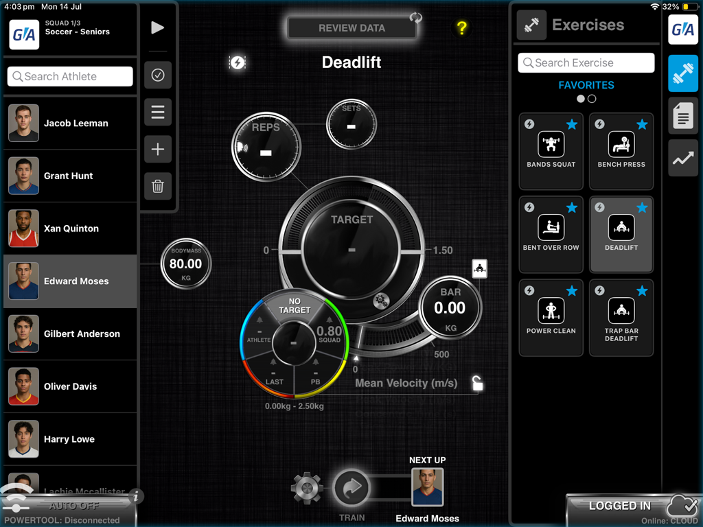 GymAware V2 - Interface iPad de GymAware V2 montrant les données de vitesse de soulevé de terre en temps réel et une liste d'athlètes pour la gestion de l'entraînement en groupe.