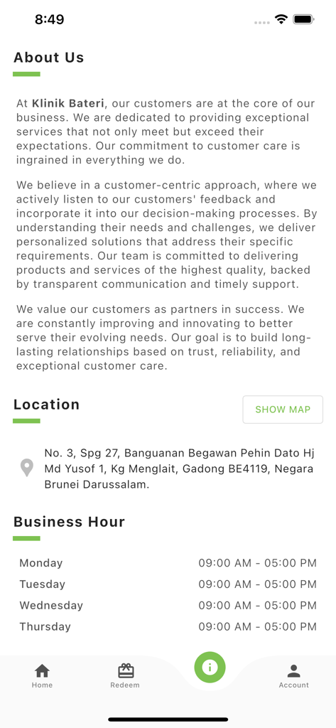 Schermata dell'app Klinik Bateri che mostra informazioni su chi siamo, posizione e orari di apertura.
