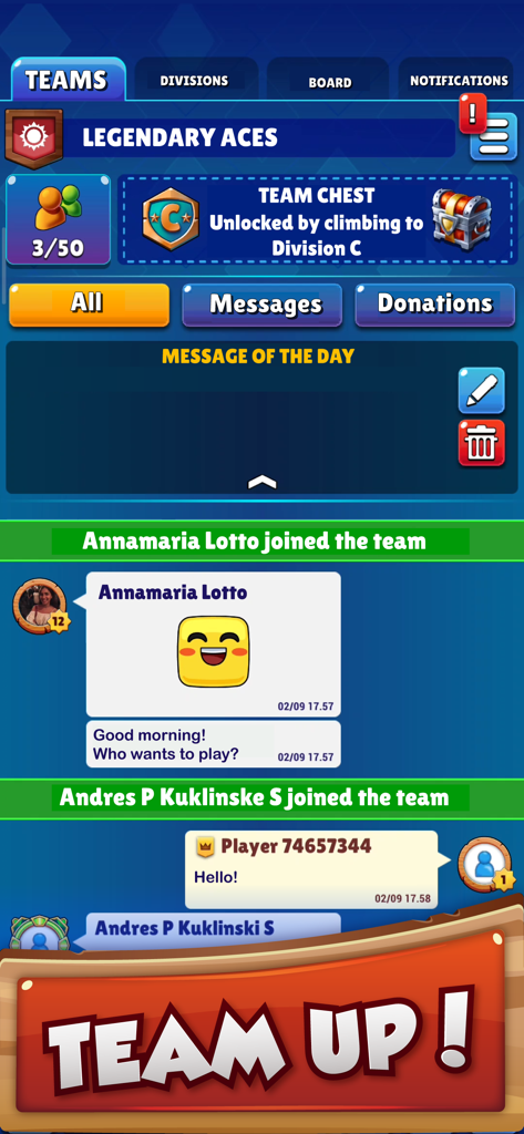 Social team interface and chat in Scopa la Sfida card game