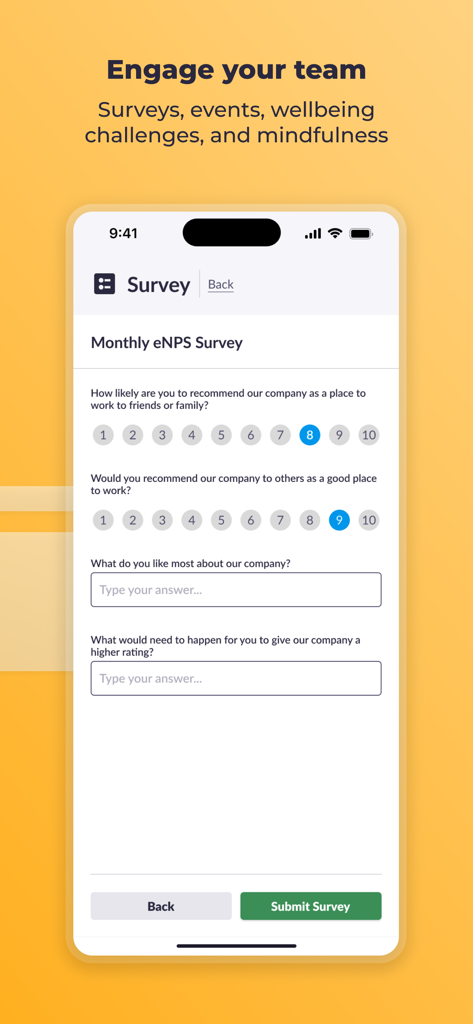 Worksmile 앱 인터페이스, 평가 척도 및 텍스트 입력 필드가 있는 월간 직원 참여 설문 조사 표시