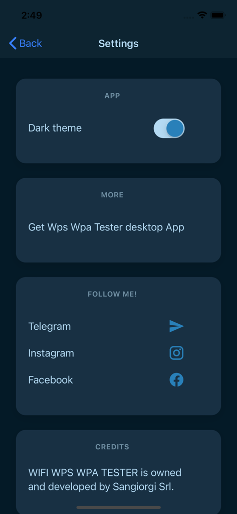 Pantalla de configuración de la aplicación Wps Wpa Tester mostrando el interruptor de tema oscuro y enlaces a redes sociales.