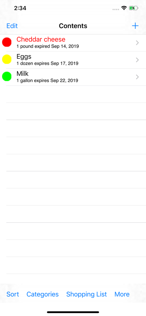 Lista de itens de supermercado com datas de validade e indicadores de status codificados por cores no aplicativo Inventário de Alimentos.