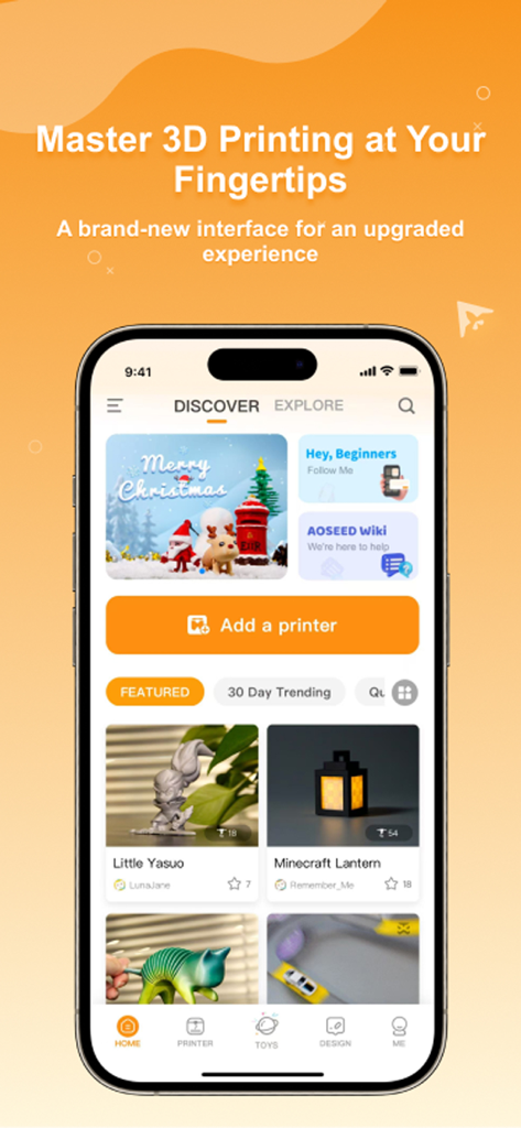 XMAKER - Pantalla de descubrimiento de la app XMAKER en un iPhone que muestra una variedad de modelos imprimibles en 3D, incluyendo juguetes y decoración para el hogar.