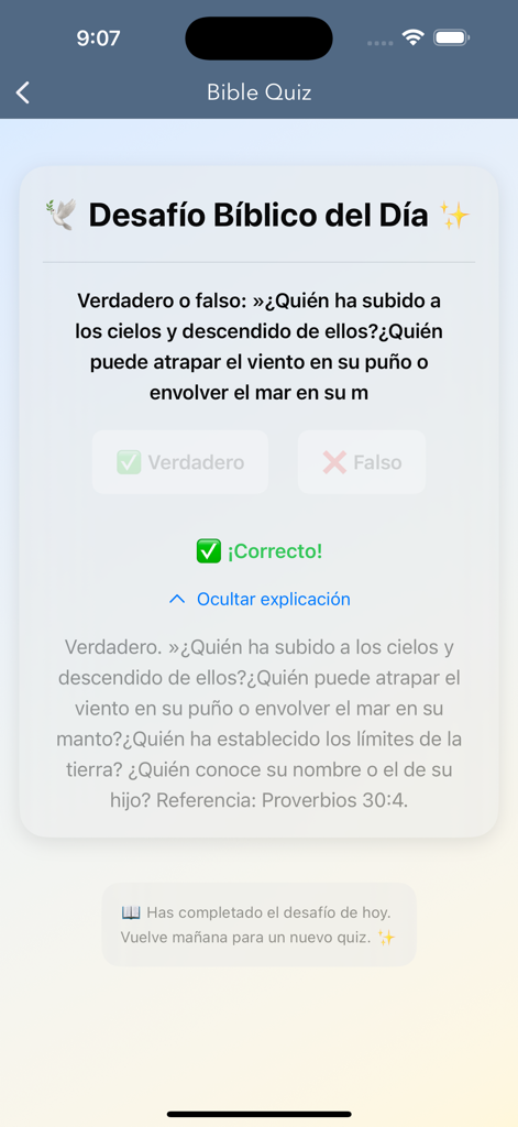 Interfaz de la aplicación Santa Biblia en Español mostrando la función de Quiz Bíblico Diario con una explicación de respuesta correcta.