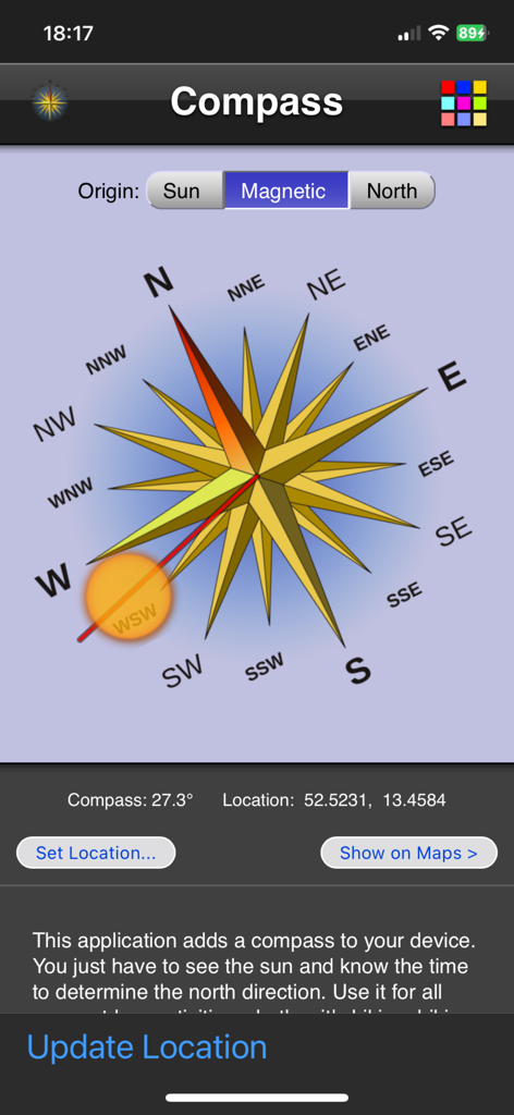 Interfaz de la aplicación móvil Brújula con una rosa de los vientos con configuraciones de origen solar y magnético para la navegación