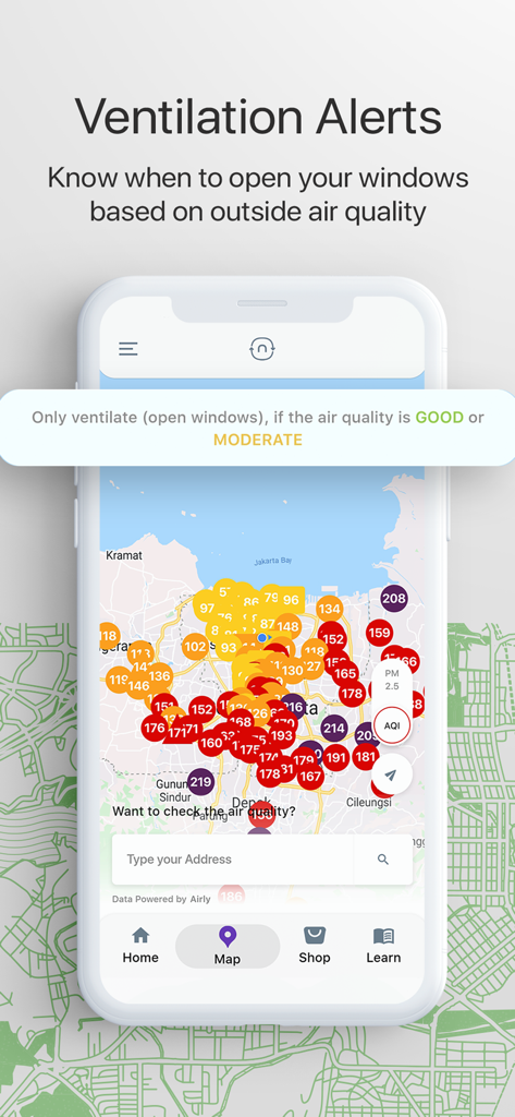 Pantalla de la aplicación Nafas Indonesia que muestra un mapa de calidad del aire en tiempo real con alertas y recomendaciones de ventilación.