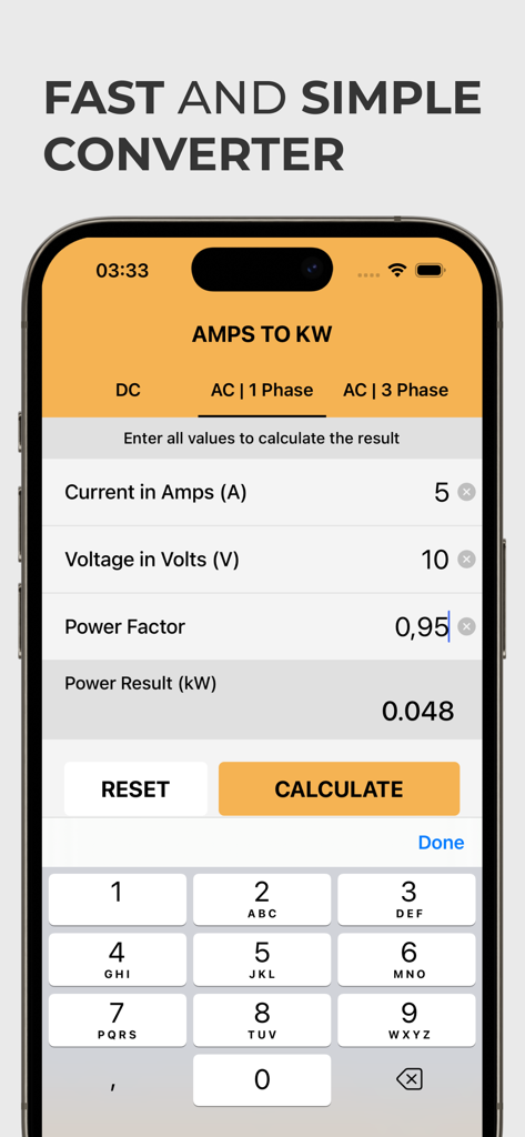 Interfaccia di conversione da Ampere a kW su un'app mobile di calcolatore elettrico che mostra campi di input per corrente, tensione e fattore di potenza