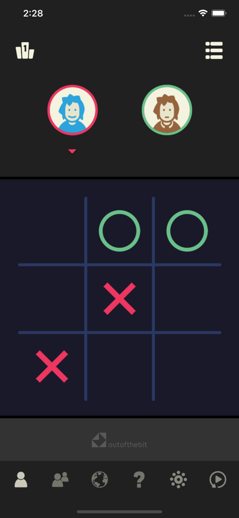 Un jeu de Morpion élégant avec des marques X et O colorées et des avatars de joueurs