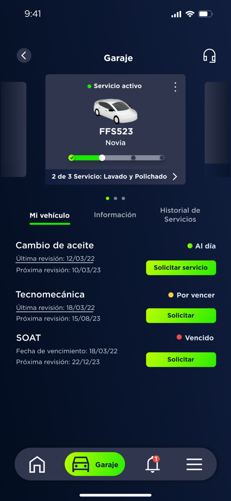 Interfaccia del garage dell'app Alfred che mostra lo stato del servizio auto e i promemoria di manutenzione