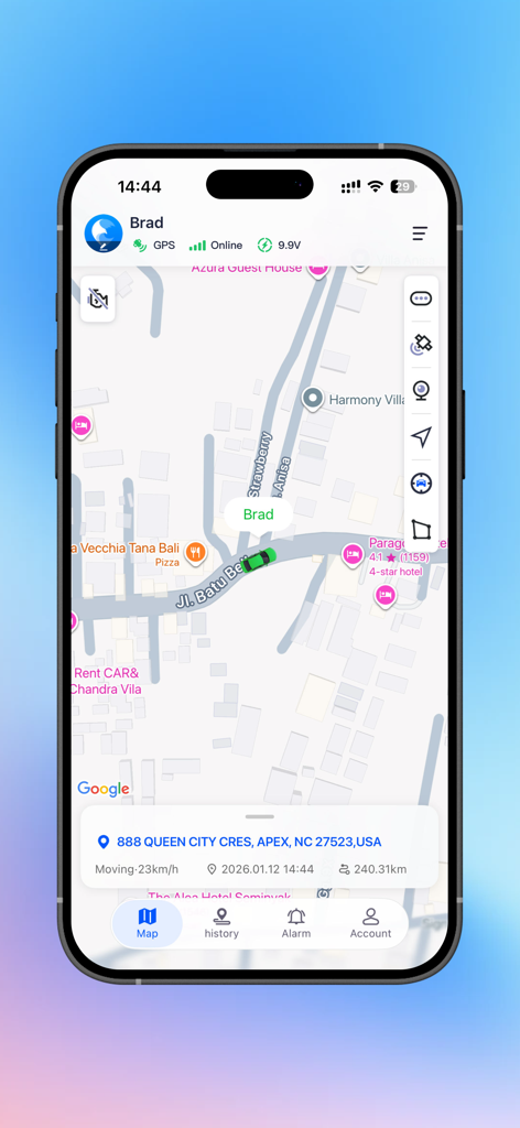 Interfaz de la aplicación TrackerOne que muestra la ubicación GPS del vehículo en tiempo real en un mapa