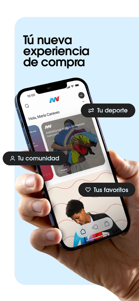 Mano sosteniendo un iPhone que muestra la pantalla de inicio de la aplicación Innovasport con opciones de compra deportiva
