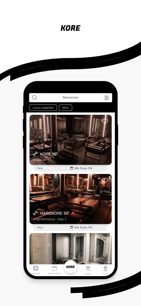 KORE STUDIOS - Pantalla móvil de la aplicación KORE STUDIOS que muestra opciones de clases de fitness y horarios