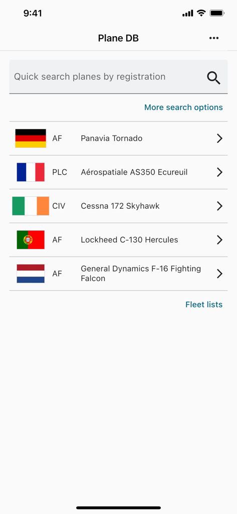 Plane DB - La interfaz de la aplicación Plane DB que muestra una barra de búsqueda de matrícula y una lista de varios modelos de aeronaves como el Panavia Tornado y el Cessna 172 con sus respectivas banderas de país.