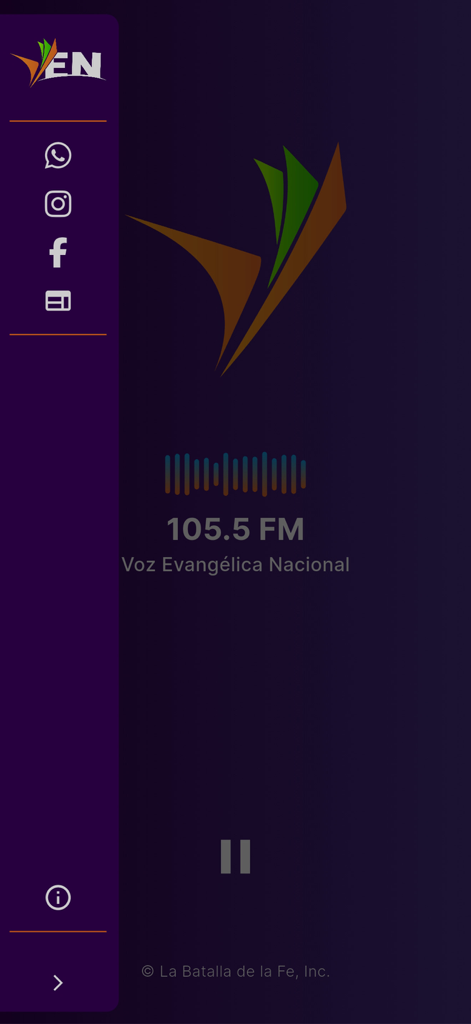 Interfaz de la aplicación Radio VEN 105.5 FM mostrando el reproductor de radio en vivo con enlaces a redes sociales y lemas evangélicos.