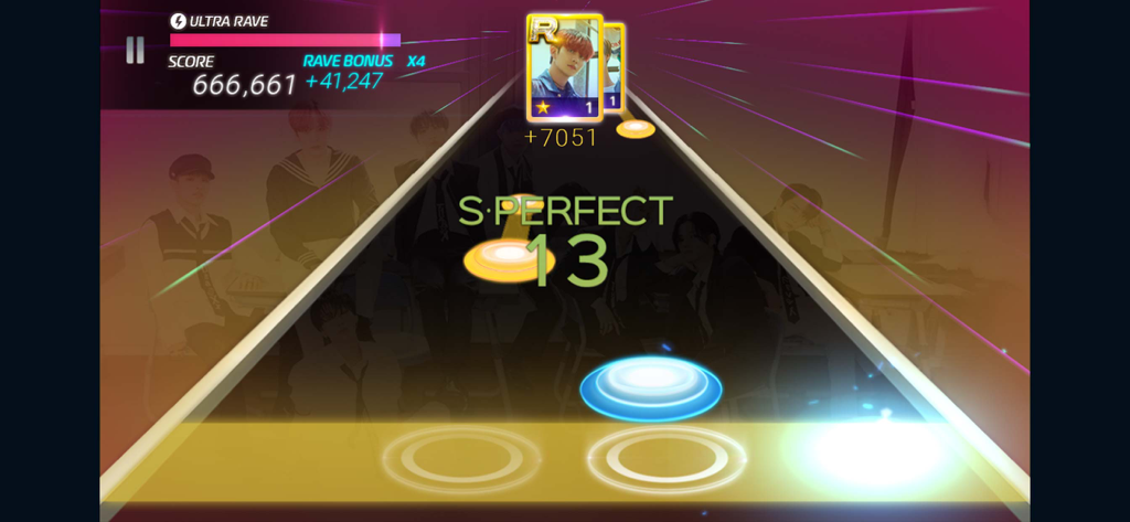 Gameplay of SUPERSTAR ATEEZ rhythm game featuring an artist card and S-Perfect performance hit.