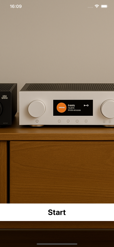 Better Remote - Tela inicial do aplicativo Better Remote com um receptor de áudio doméstico em um móvel de madeira