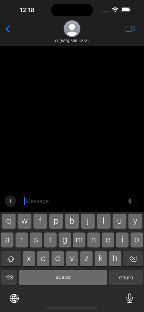 Colemak - iPhone screen showing the Colemak keyboard layout active in a dark mode message interface