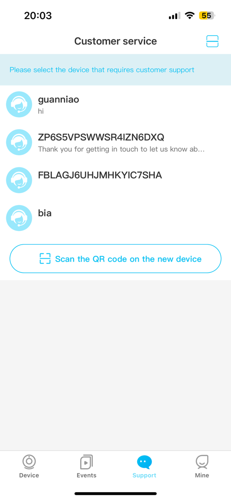 Écran de service client de l'application UBoxPro montrant une liste d'appareils dashcam connectés et un bouton de scanner QR pour le support.