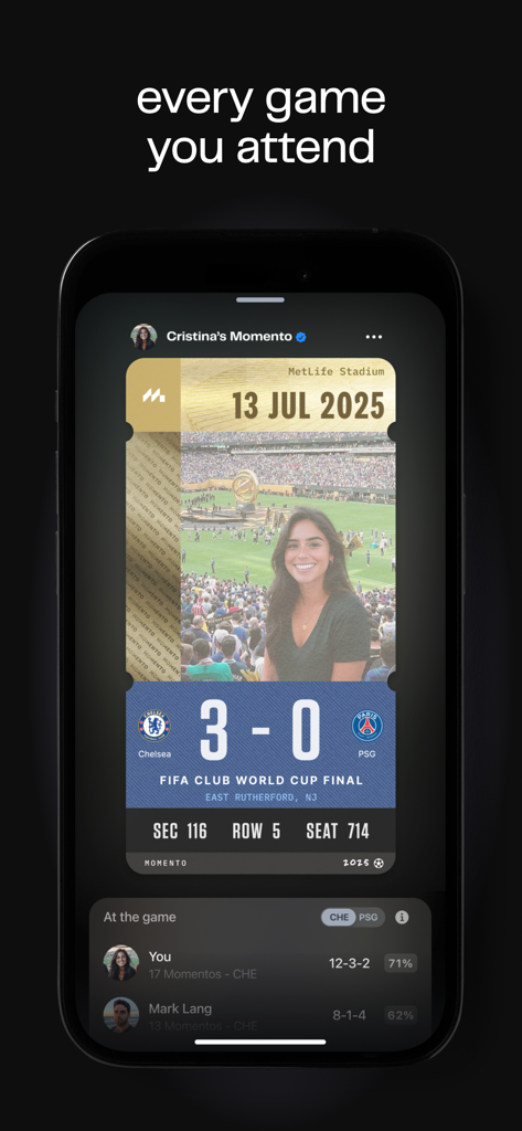 Momento: Sports & Music - Uma memória digital de um jogo de futebol no aplicativo Momento apresentando um ingresso personalizado com foto do fã e detalhes da partida.