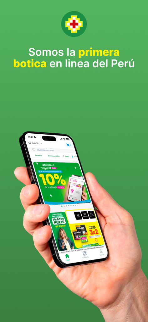 Uma mão segurando um smartphone exibindo a tela inicial do aplicativo de farmácia online Inkafarma Movil.