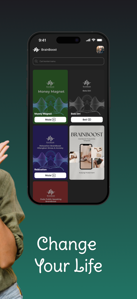 BrainBoost - BrainBoostモバイルアプリのインターフェース、潜在意識の再プログラムと「人生を変える」というテキストのオーディオモジュールを表示するスマートフォン画面