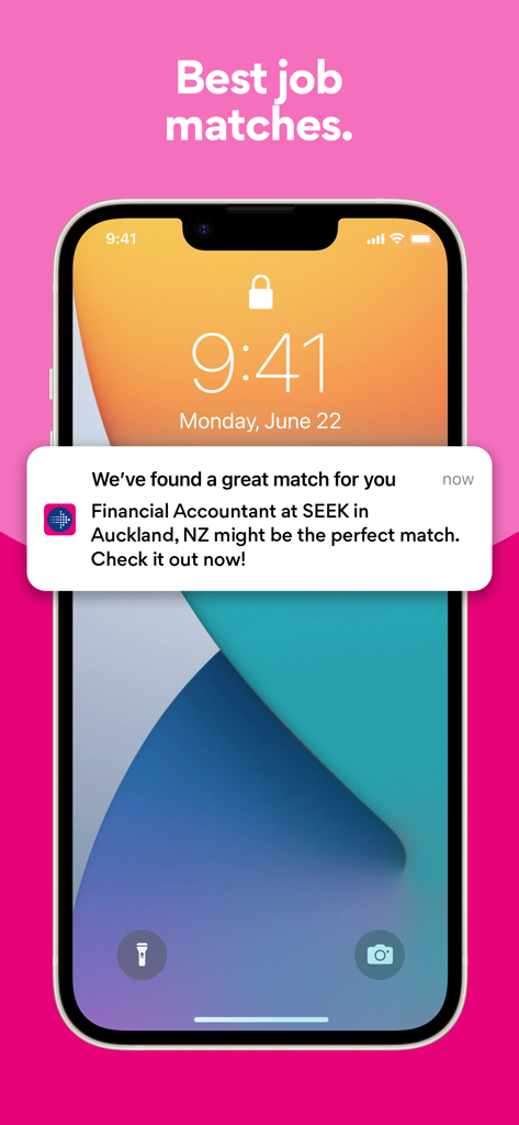 SEEK Jobs Search & Employment - Pantalla de bloqueo de smartphone mostrando una notificación push de la aplicación SEEK para una alerta de coincidencia de empleo personalizada.