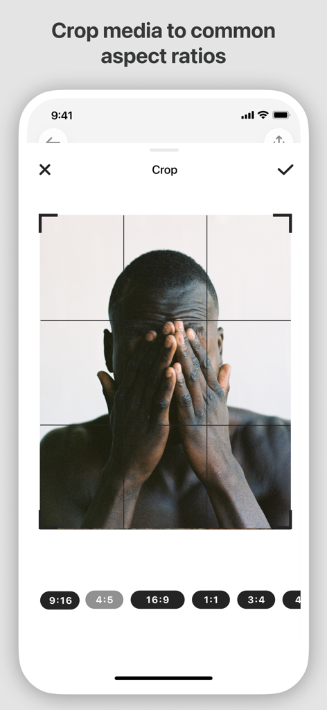 Moodboard - Photo Video Layout - Moodboard-App-Oberfläche, die das Zuschneiden eines Fotos mit vordefinierten Seitenverhältnissen wie Neun-Sechzehntel und Eins-zu-Eins zeigt