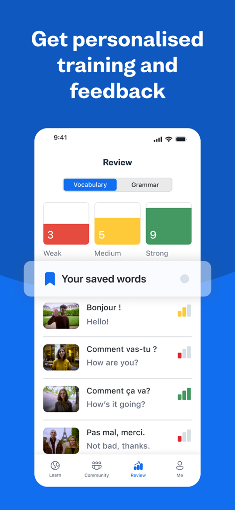 Capture d'écran mobile de l'application Busuu montrant la fonction de révision du vocabulaire avec des catégories de force des mots et une liste de phrases françaises enregistrées.