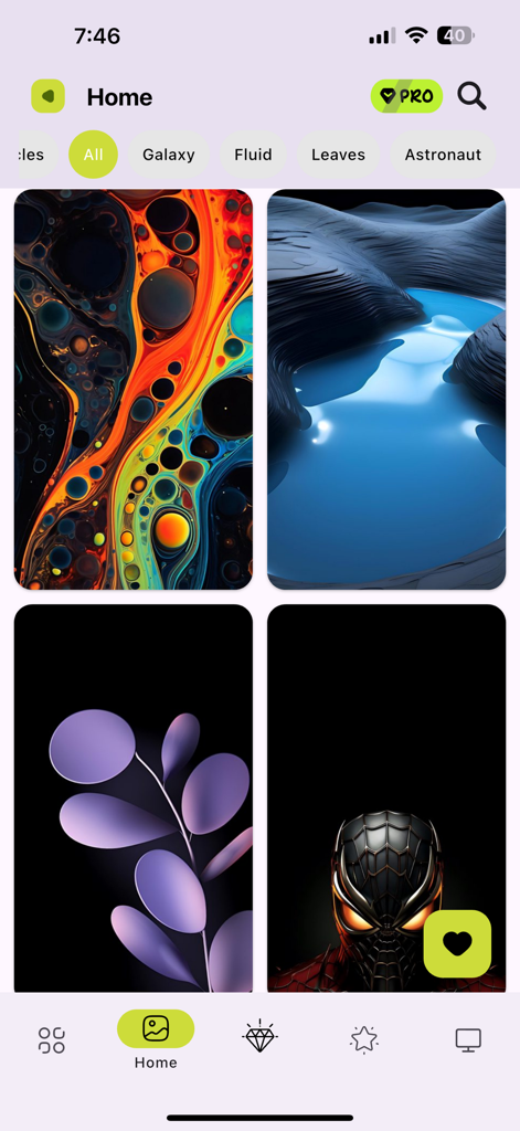 Walley 앱 홈 화면에 추상적이고 미니멀한 디자인을 포함한 고해상도 감성 배경화면이 엄선된 갤러리로 표시됩니다.