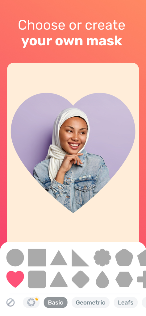 Une femme portant un hijab à l'intérieur d'un masque photo en forme de cœur dans l'interface de conception de l'application Andalusi