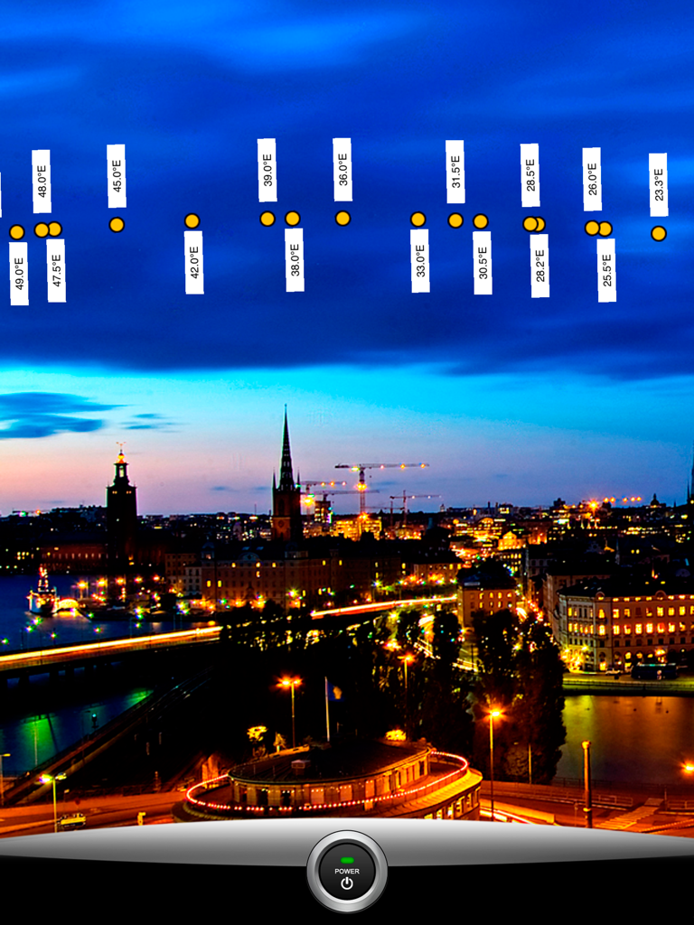 SatFinder Pro HD Dish Pointer - Vista de realidad aumentada que muestra posiciones de satélite con coordenadas de grados sobre una ciudad por la noche