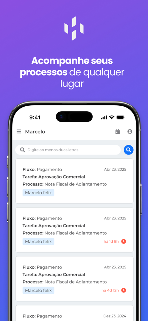 Tela de smartphone mostrando o painel do aplicativo Holmes com uma lista de tarefas de negócios e aprovações de processos