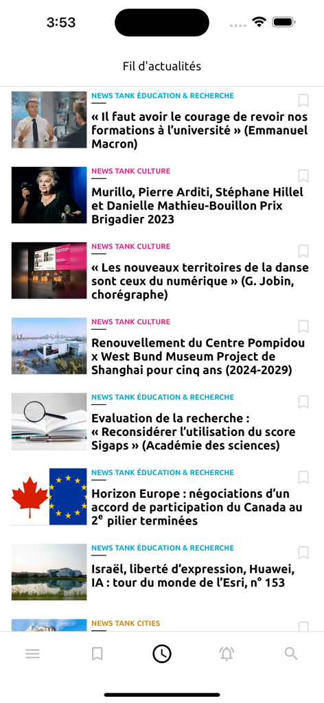 News Tank - Feed de notícias profissional no aplicativo News Tank exibindo relatórios de inteligência específicos da indústria.