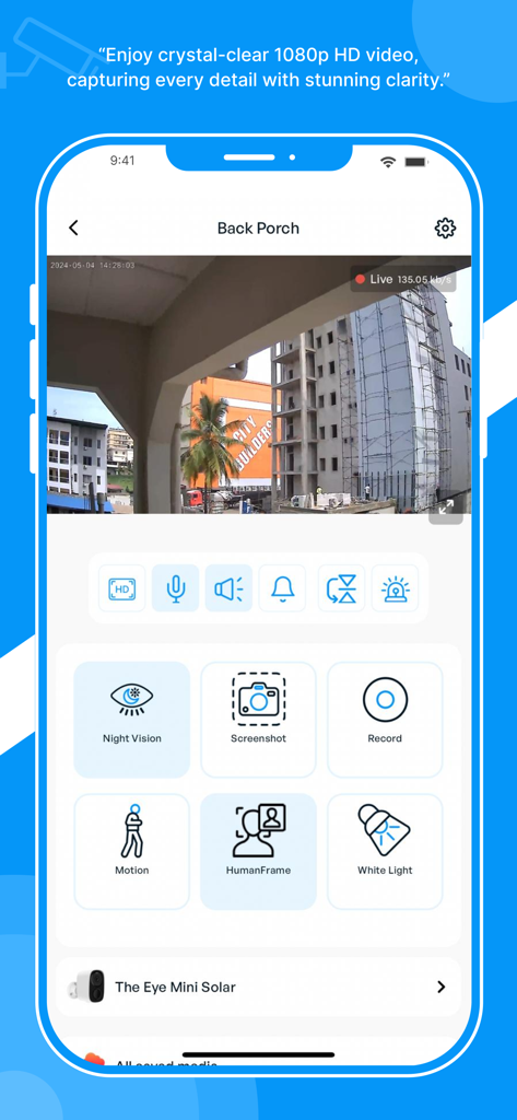 My Watchman™ Cam - My Watchman Camアプリのインターフェース。セキュリティコントロールボタン付きの家の外観のライブ高精細ビデオフィードを表示しています。
